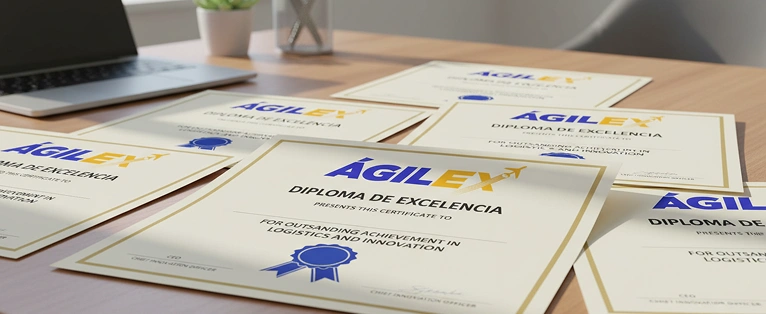 Varios "Diplomas de Excelencia" con el logo de Ágilex extendidos sobre una mesa de madera, representando la gestión de envíos académicos internacionales.