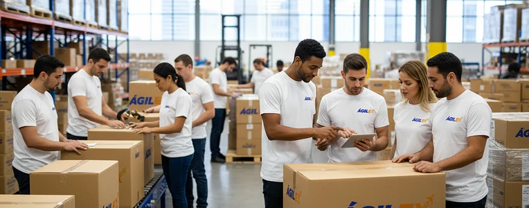 Amplia vista de una bodega logística moderna donde el equipo de Ágilex gestiona múltiples pedidos de e-commerce, representando la capacidad de escalabilidad acelerada para negocios digitales.