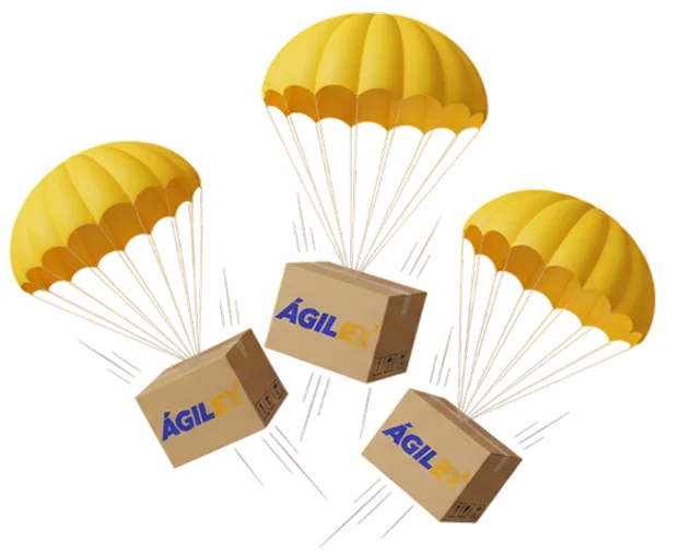 Tres consultores de Ágilex (una mujer y dos hombres) en una oficina moderna con vista a la ciudad, revisando documentos y carpetas con el logo de la empresa para asesorar en comercio exterior.